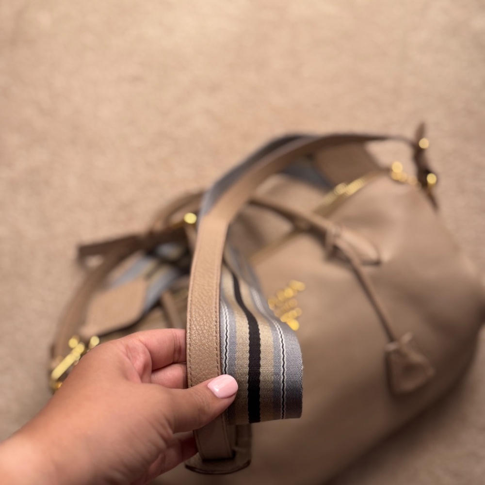 Prada bag - Picture 3 of 7